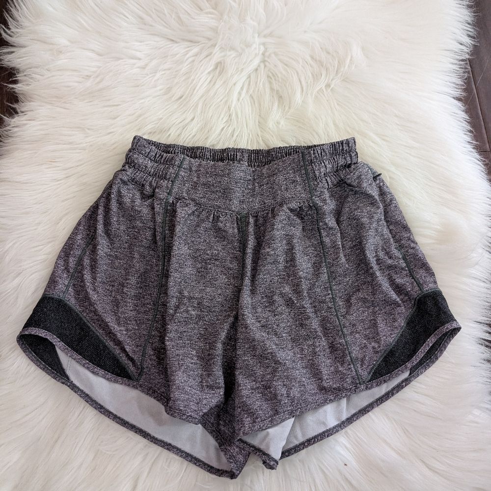 Lululemon Hotty Hot Short II *Long 4" Gray Black Grey Size 4 W7ATLT